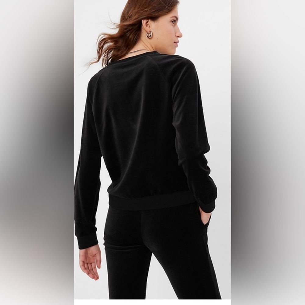 👗GAP black velour Sweatshirt